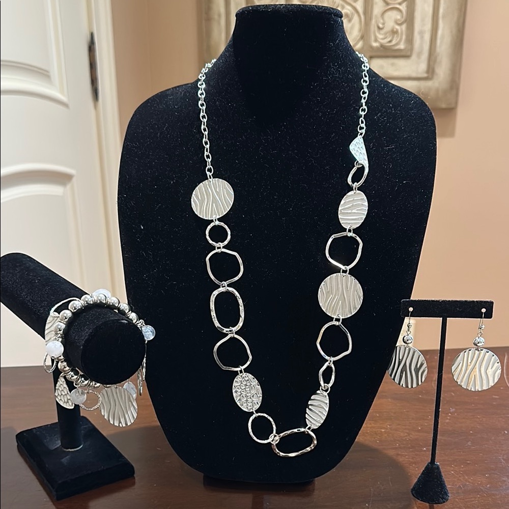 Elegant Silver Jewelry Set